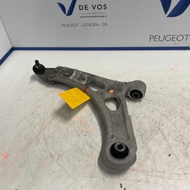 DS Automobiles DS7 Crossback 1.2 12V PureTech 130 Front wishbone, left 2019 9815014680