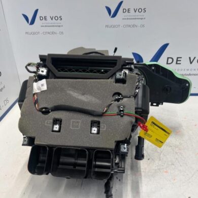 Peugeot 308 1.2 PureTech Hybrid 136 Heater housing 2022 9837588380