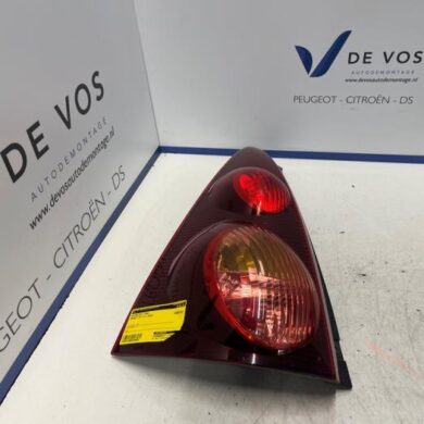 Peugeot 107 1.0 12V Achterlicht links 2012 1607990580