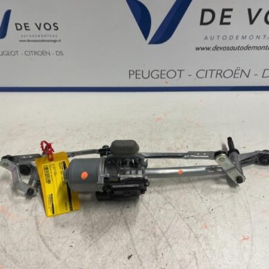Peugeot 3008 1.2 12V PureTech Hybrid 48V Scheibenwischermotor vorne 2022 9824762480