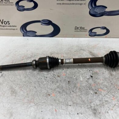 Peugeot 308 1.2 12V e-THP PureTech 130 Aandrijfas rechts-voor HNY 2015 9670725580-1610205380 20EA52