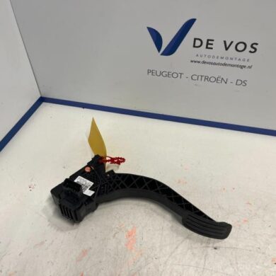 Peugeot 3008 1.2 12V PureTech Hybrid 48V Accelerator pedal 2022 9845116580