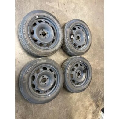 Peugeot 208 1.5 BlueHDi 100 Velgen set + banden 2023