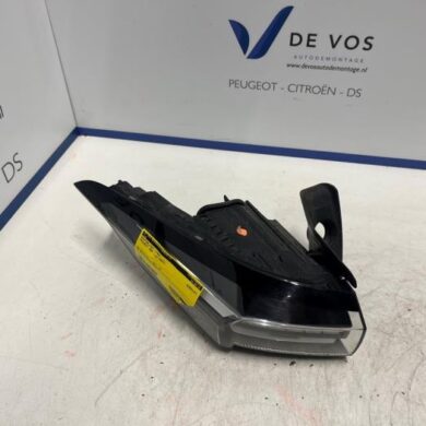 Peugeot 308 1.5 Blue HDi 130 16V Taillight, left 2022 9835299480