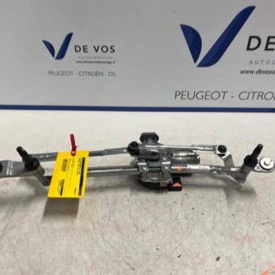 Peugeot 3008 1.5 BlueHDi 130 Front wiper motor 2023 9824762480