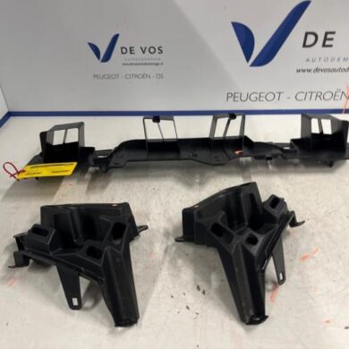 Peugeot 208 1.5 BlueHDi 100 Bumperframe achter 2023 9823208980-1649797980