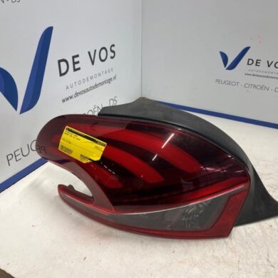 Peugeot 208 1.5 BlueHDi 100 Rücklicht links 2019 9825601280