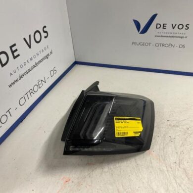 Peugeot 3008 1.2 12V PureTech Hybrid 48V Achterlicht rechts 2022 9836231180