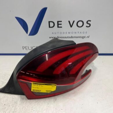 Peugeot 208 1.5 BlueHDi 100 Achterlicht rechts 2019 9825601180