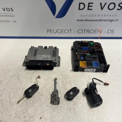 Peugeot 5008 1.5 BlueHDi 130 Computer Motormanagement YHZ 2020 9832694380-1636538480