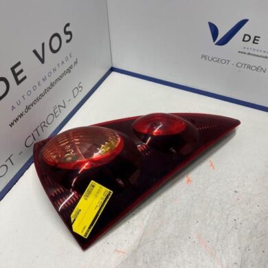 Peugeot 107 1.0 12V Achterlicht rechts 2012 1607990380