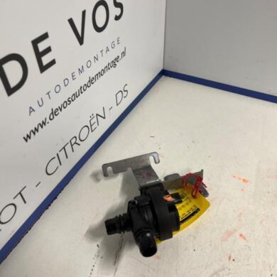 DS Automobiles DS7 Crossback 1.6 16V E-Tense 225 Extra waterpomp 2023 9823813380