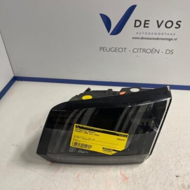 Peugeot 3008 1.2 12V PureTech Hybrid 48V Rücklicht rechts 2022 9836231380