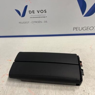 Citroen C5-X  Armrest 2023 YL01937880