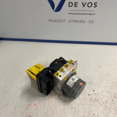 Peugeot 3008 1.2 12V PureTech Hybrid 48V ABS Pumpe HN09 2022 1647895780-9840805080