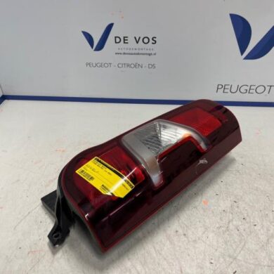 Citroen Berlingo 1.5 BlueHDi 130 Achterlicht rechts 2023 9820554880