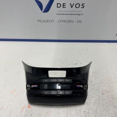 Peugeot 2008 1.2 Vti 12V PureTech 82 Heater control panel 2017 96722471XU