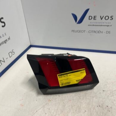 Peugeot 3008 1.5 BlueHDi 130 Achterlicht links 2023 9810477880