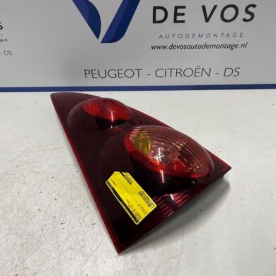 Peugeot 107 1.0 12V Achterlicht links 2012 1607990580