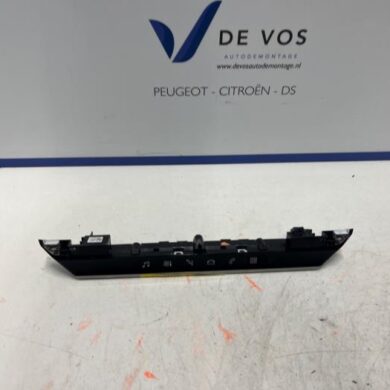 Citroen C5 Aircross 1.5 Blue HDi 130 16V Radio control panel 2021 98197167XU