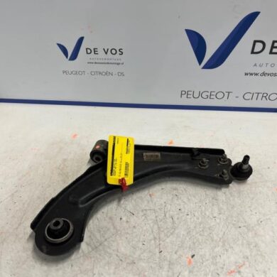 Peugeot 308 1.5 Blue HDi 130 16V Front wishbone, right 2021 9846329280