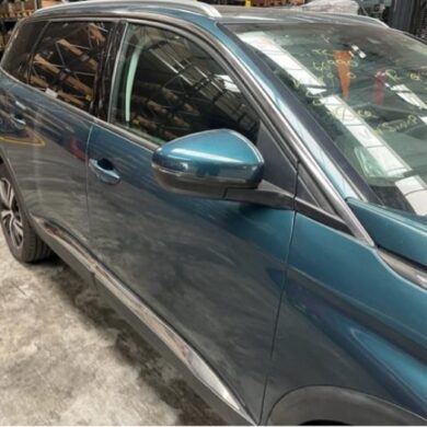 Peugeot 5008 1.2 12V e-THP PureTech 130 Tür 4-türig rechts vorne 2018 9812306280