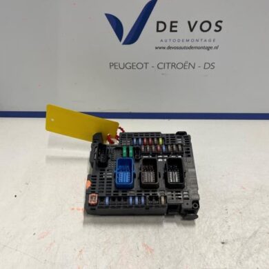 Peugeot 308 2.0 BlueHDi 150 16V Fuse box 2015 9810295780-9810296080