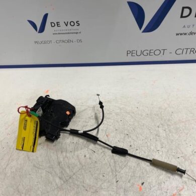 Peugeot 308 1.5 Blue HDi 130 16V Rear door mechanism 4-door, right 2021 9835418180