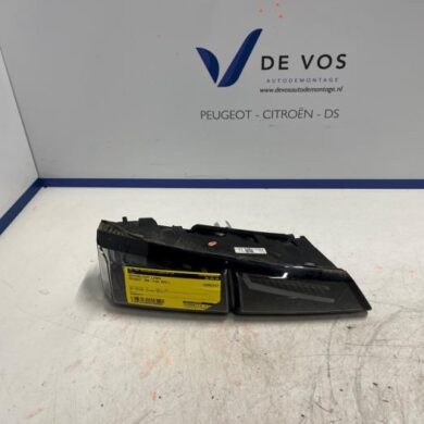 Peugeot 308 1.5 Blue HDi 130 16V Achterlicht links 2021 9835300480