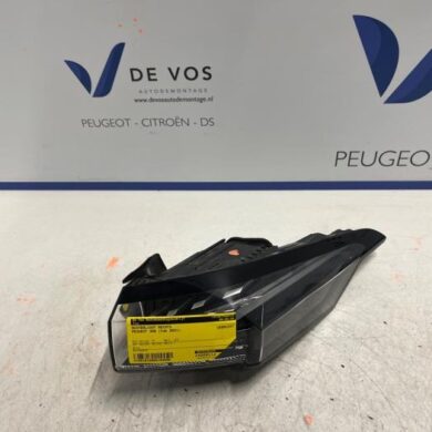 Peugeot 308 1.5 Blue HDi 130 16V Taillight, right 2021 9835299380