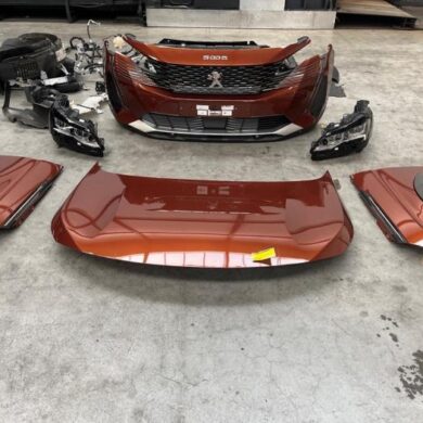 Peugeot 5008 1.2 12V Hybrid Front end, complete 2022