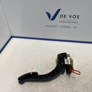 Peugeot 308 1.2 PureTech Hybrid 136 Accelerator pedal 2022 9845116580