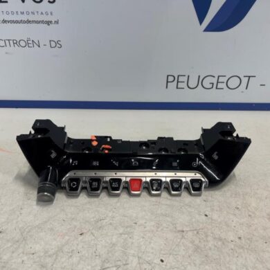 Peugeot 208 e-208 50 kWh Kachel Bedieningspaneel 2021 98404591XU