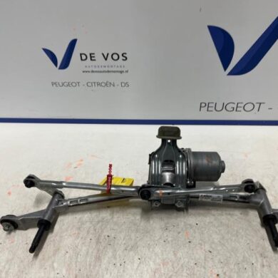 Peugeot 3008 1.2 12V PureTech Hybrid 48V Front wiper motor 2022 9824762480