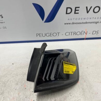 Peugeot 3008 1.2 12V PureTech Hybrid 48V Taillight, right 2022 9836231180
