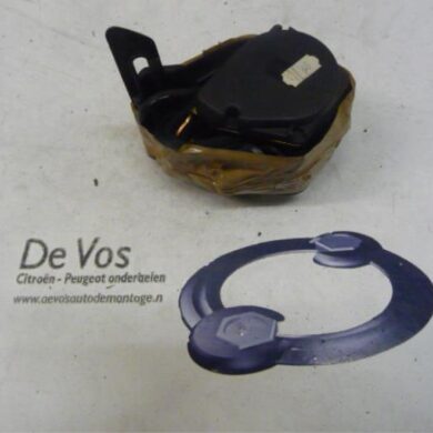 Peugeot 306 1.9 D Rear seatbelt, left 2000 8973W7