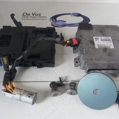 Peugeot 206 1.1 XN,XR Engine management computer HFZ 2000 1929RC