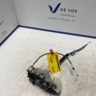 Peugeot 508 1.5 BlueHDi 130 Door lock mechanism 4-door, front left 2019 9813154580