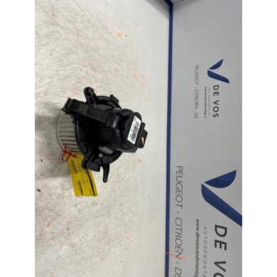 DS Automobiles DS7 Crossback 1.6 16V PureTech 225 Heating and ventilation fan motor 2022 9821292180-9849717380
