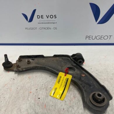 Peugeot 3008 1.2 12V e-THP PureTech 130 Front wishbone, left 2019 9816865580-9846329580