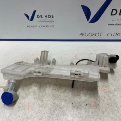 Citroen C5 Aircross 2.0 Blue HDI 180 Front windscreen washer reservoir 2020 9826400780