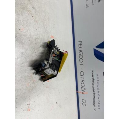 Peugeot 308 1.6 HDiF 16V Fuse box 2013 6500GQ