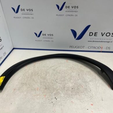 Citroen C5 Aircross 1.2 e-THP PureTech 130 Wheel arch strip 2021 98168322XT
