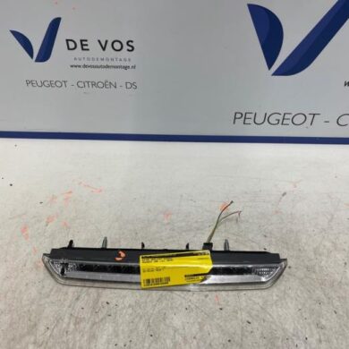Peugeot 308 1.2 12V e-THP PureTech 110 Extra Remlicht midden 2018 6351LX