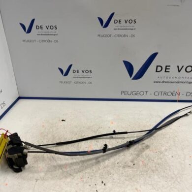 Peugeot 1007 1.4 Door lock mechanism 2-door, left 2005 9135AE