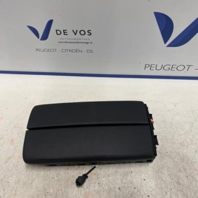 Citroen C5 Aircross 1.2 PureTech Hybrid 136 Armrest 2022 98100602ZD