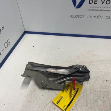 Peugeot 3008 1.2 12V PureTech Hybrid 48V Motorhaube Scharnier 2022 9814189880