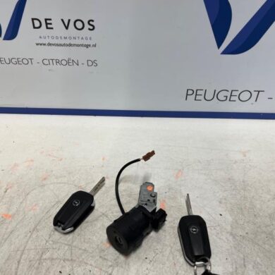 Opel Crossland X 1.2 Turbo 12V Ignition lock + key 2022