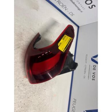 Peugeot 2008 1.2 12V e-THP PureTech 110 Achterlicht links 2019 9814747880-9826730480
