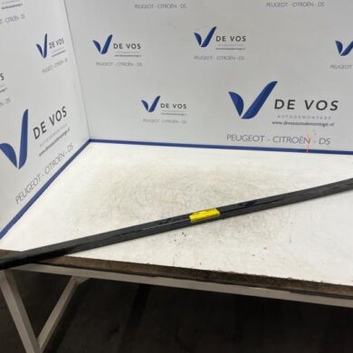 Peugeot 308 1.2 12V PureTech 130 Zijskirt rechts 2021 983601931T